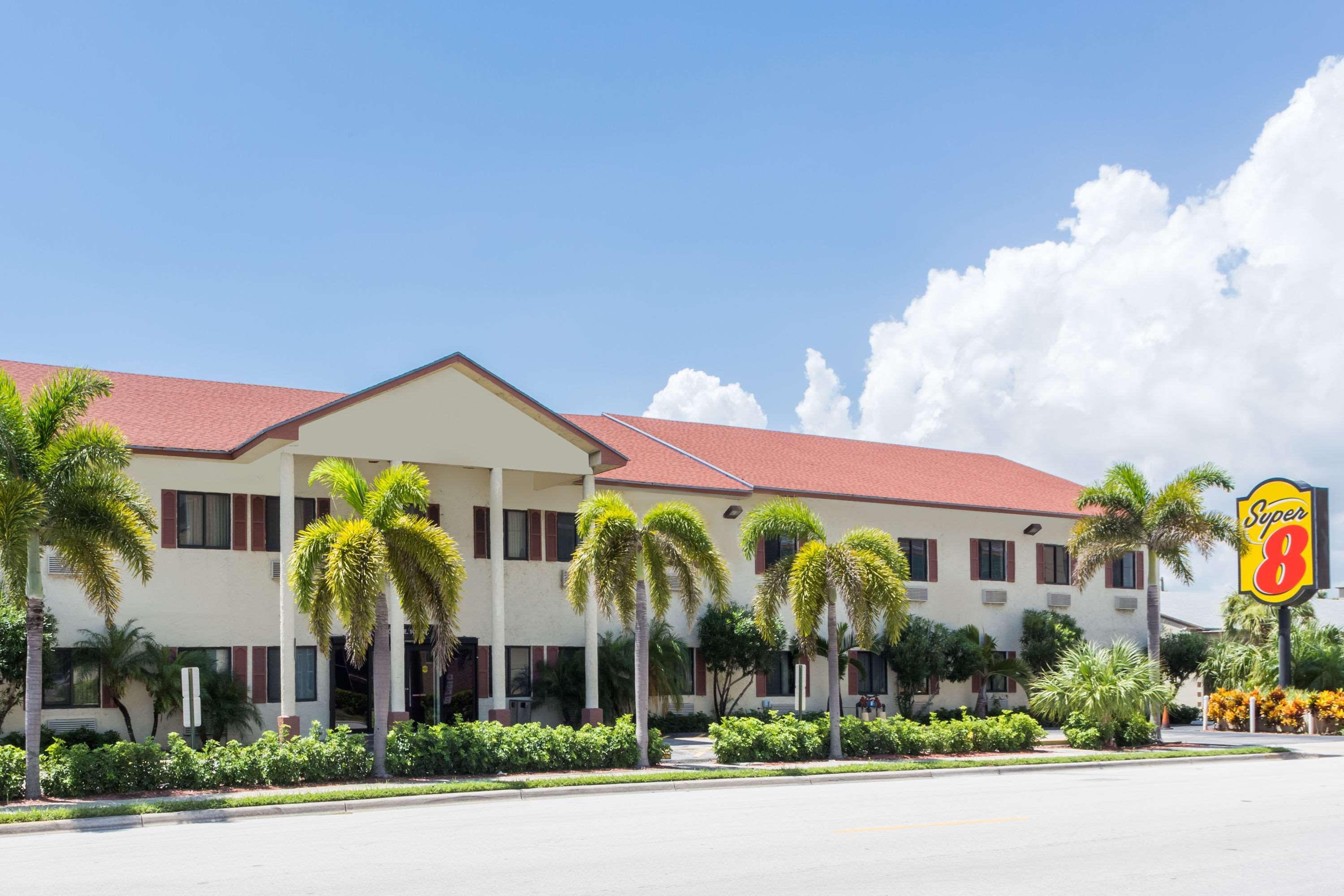 Hotel Super 8 By Wyndham Pompano Beach Extérieur photo