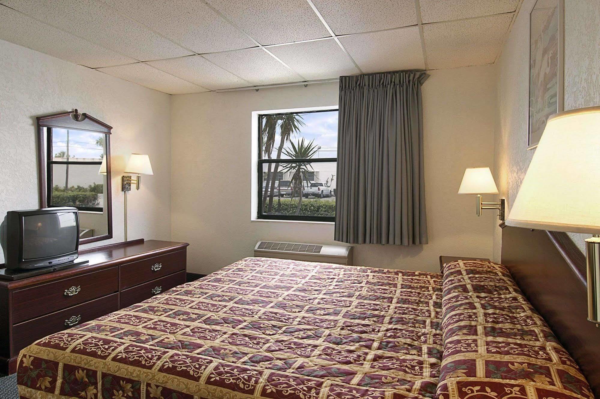 Hotel Super 8 By Wyndham Pompano Beach Chambre photo