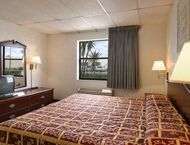 Hotel Super 8 By Wyndham Pompano Beach Extérieur photo